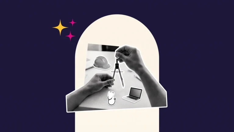 Mains tenant un compas au-dessus d'un casque de chantier, d'un stéthoscope et d'un ordinateur, pour choisir un métier qui recrute